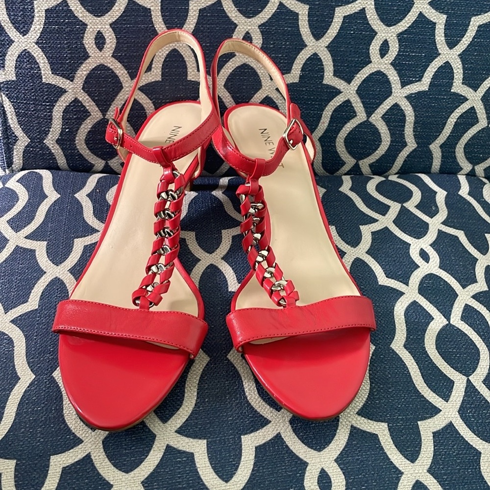 New Nine West Sandals w/2” heel